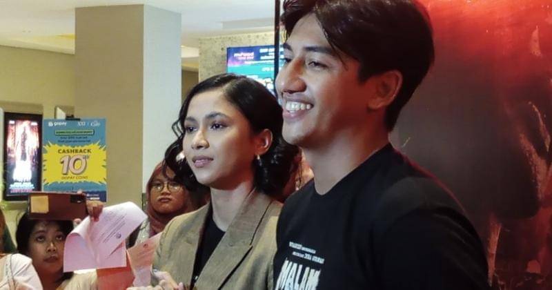 Harris Vriza dan Aghniny Haque saat Press Screening & Press Conference Film Malam Para Jahanam di Epicentrum XXI, Jakarta pada Kamis (30/11/2023). - Popmama.com/Nurul Khoiriyah